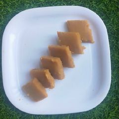 A picture of Gud papdi Sukhdi.