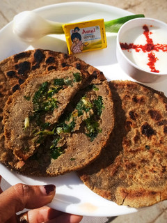 કાઠિયાવાડી ભરેલો રોટલો (Kathiyawadi Bharelo Rotlo Recipe In Gujarati) રેસીપી મુખ્ય ફોટો
