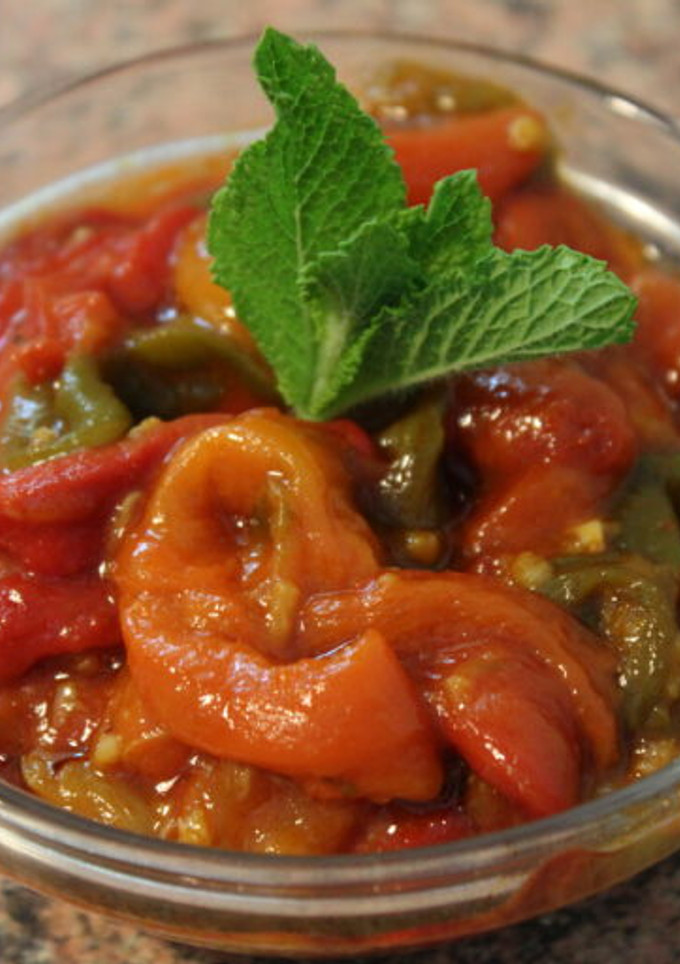 Una foto de Ensalada de pimientos sefardí (Ensalada taiba)