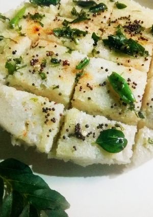 A picture of Khatta Dhokla.