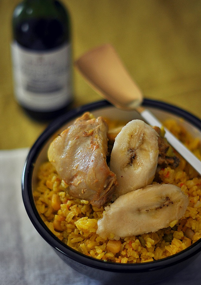Una foto de Arroz amarillo con pollo (receta cubana)