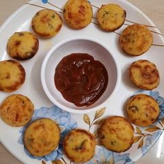 A picture of Suji Aape with tomato sauce.