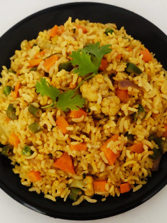 வெஜ் மசாலா கலவை சாதம் (Veg masala mixed rice recipe in tamil) செய்முறை முக்கிய புகைப்படம்