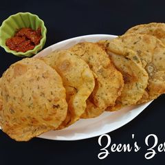A picture of Kasuri Methi Pooris.