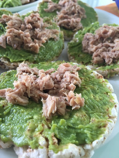 Una foto de Guacamole y atún. Receta saludable y sencilla