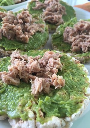 Una foto de Guacamole y atún. Receta saludable y sencilla