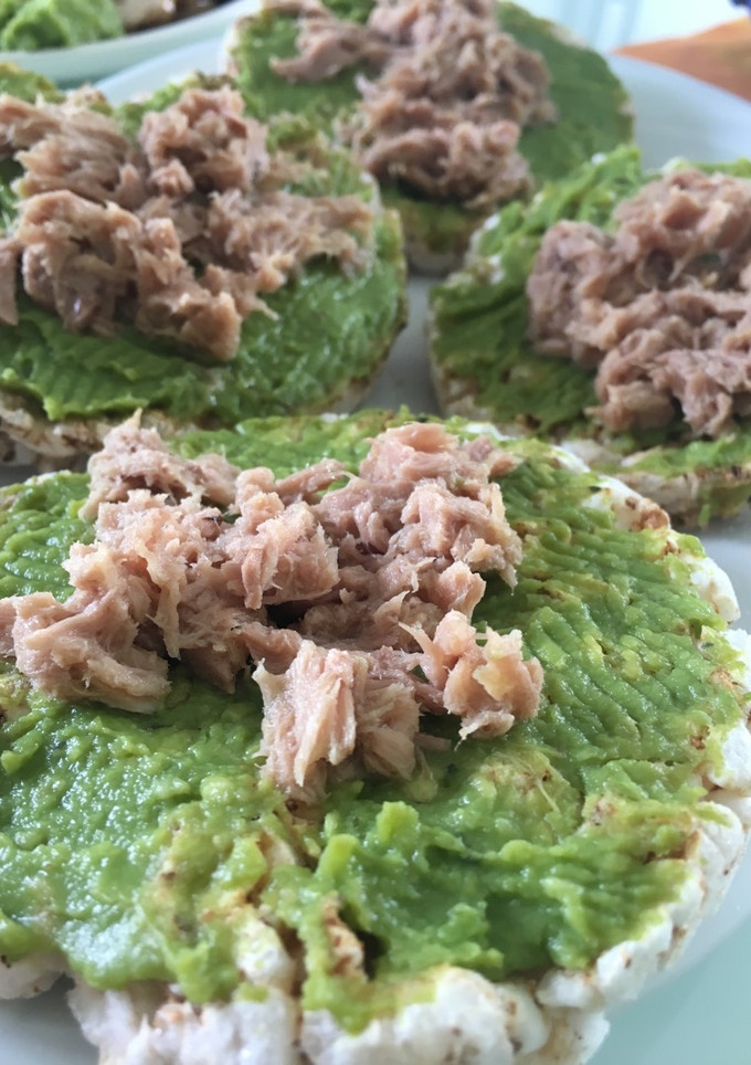 Una foto de Guacamole y atún. Receta saludable y sencilla