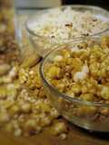 Caramel popcorn with cashews