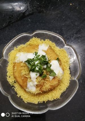 A picture of Khasta kachori.