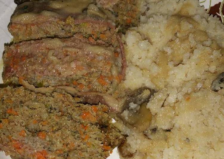 Recipe of Ultimate Bacon-topped Meatloaf with Mushrooms and Gravy