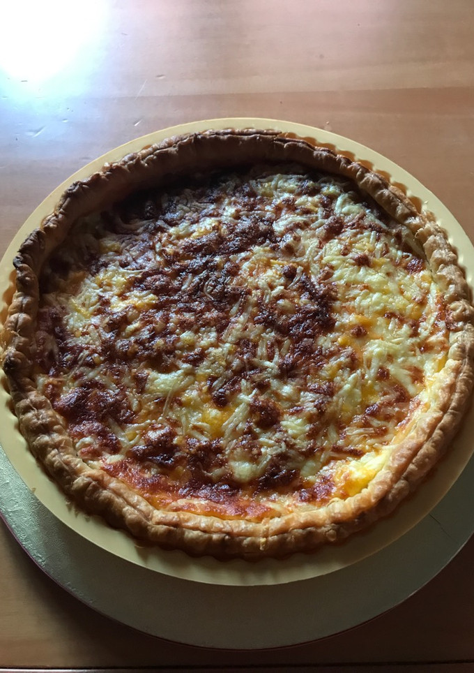 Una foto de Quiche de pollo y cebolla caramelizada
