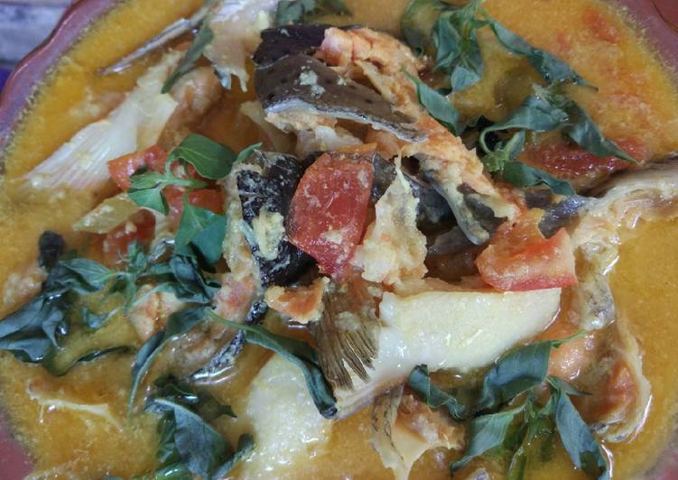 124. Salmon masak santan