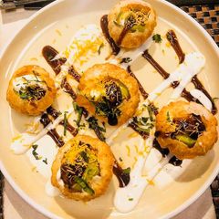A picture of Golgappe Chaat.
