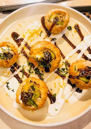 A picture of Golgappe Chaat.