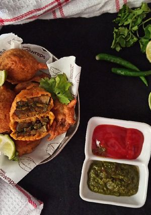 A picture of Brinjal fritters.