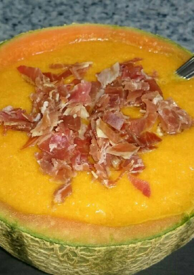 Una foto de Gazpacho de melón con jamón. bychusmi