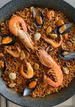 Una foto de Fideuá valenciana