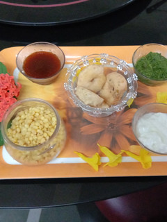 A picture of Dahi bade.