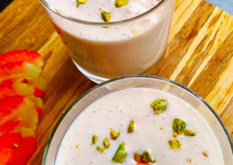 Recipe of Perfect Strawberry lassi