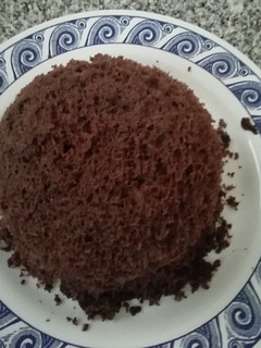 Una foto de Plum cake en el microondas