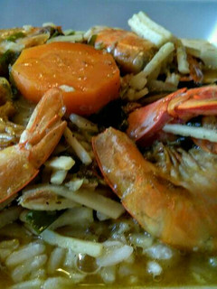 Una foto de ARROZ Caldoso de Langostinos y Palitos de Cangrejo(surimi)