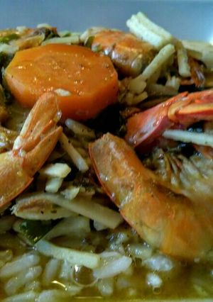 Una foto de ARROZ Caldoso de Langostinos y Palitos de Cangrejo(surimi)