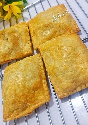 A picture of Puff Pastry Steak bake.