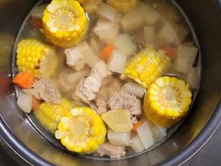 蘿蔔排骨玉米湯