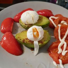 Garlic Avocado,sweet pepper, &Tomato Lunch with Eggs A picture of Garlic Avocado,sweet pepper, &Tomato Lunch with Eggs.