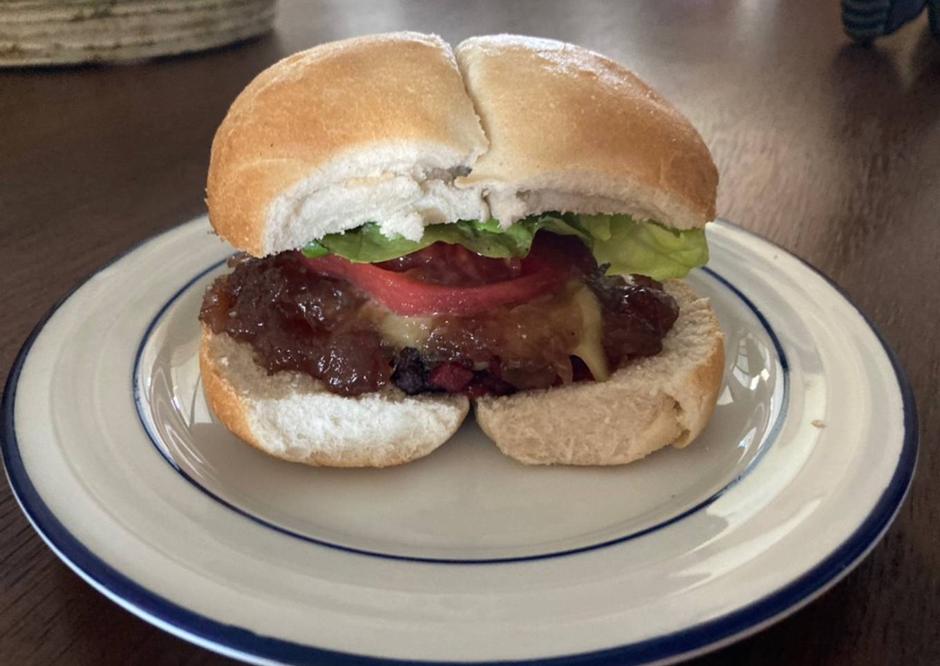 Hamburguesas riquísimas con cebolla caramelizada al whisky
