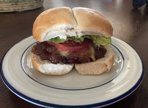 Una foto de Hamburguesas riquísimas con cebolla caramelizada al whisky