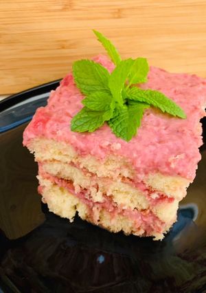Erdei gyümölcsös-vaníliapudingos piskóta recept fotója