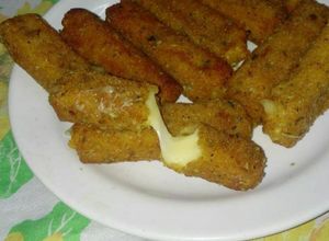 Una foto de Bastones de Queso 😋🧀