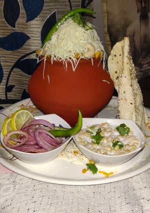 વડોદરા ની ફેમસ મટકા દમ બિરયાની (Vadodara Famous Matka Dum Biryani Recipe In Gujarati) રેસીપી મુખ્ય ફોટો