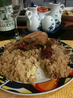 Una foto de Arroz con pollo, jamón y queso