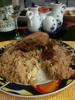 Una foto de Arroz con pollo, jamón y queso