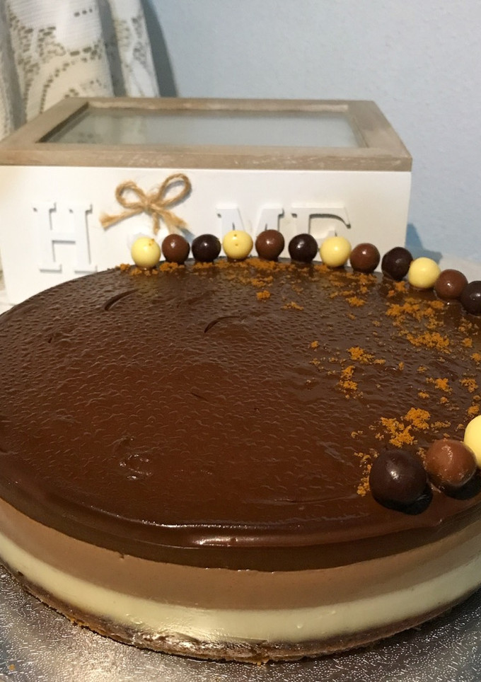 Una foto de Tarta 3 chocolates🍫