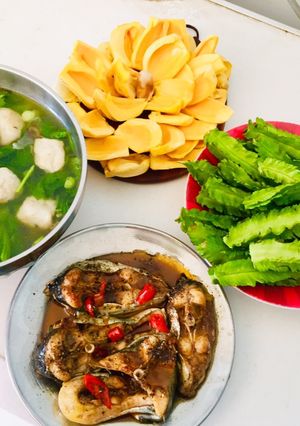 Hình của món Cơm trưaCanh cải chả cá thuCá hú kho ớtĐậu rồng xào mỡ.