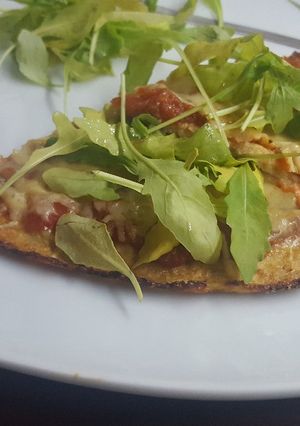 Ropogós karfiolpizza recept fotója