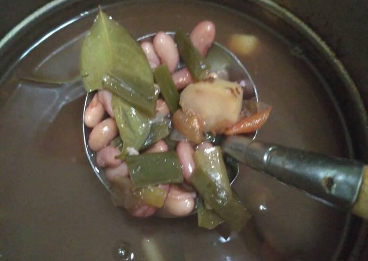 Sayur sop kacang merah