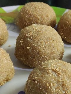 ચુરમાના લાડુ રેસીપી મુખ્ય ફોટો