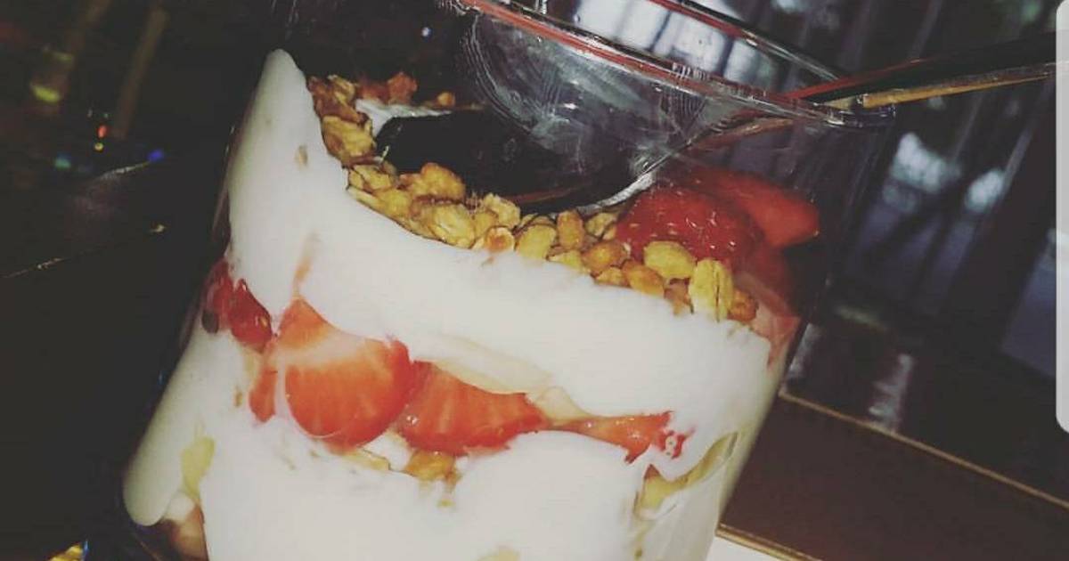 Yogurt parfait