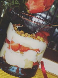 A picture of Yogurt parfait.