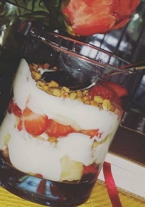 A picture of Yogurt parfait.