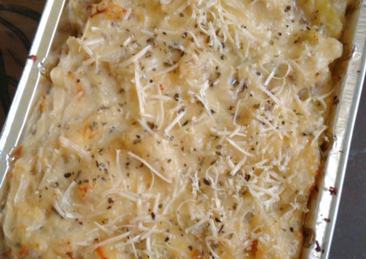 Langkah Mudah untuk Membuat Potato &amp; macaroni Casserol yang Enak