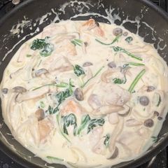 A picture of Cream Stew with Boneless Chicken Thigh.
