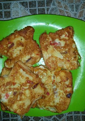 A picture of French Toast.