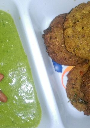 सूजी बेसन की करारी टिक्की रेसिपी मुख्य फोटो