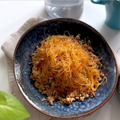 A picture of Sauteed Vermicelli with Minced Pork.