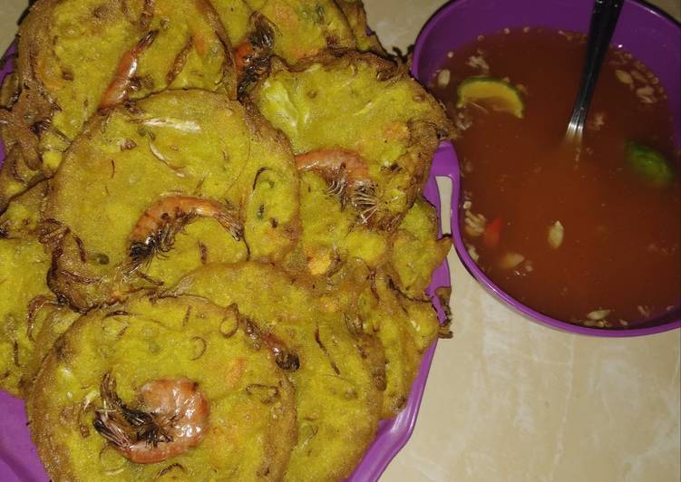 Bakwan udang & Lombok cair pedas manis kecut 😅